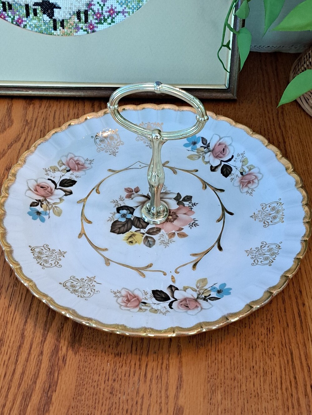 Vintage 1960's Avon White Floral Single-Tier Serving Stand with Gold Trim
